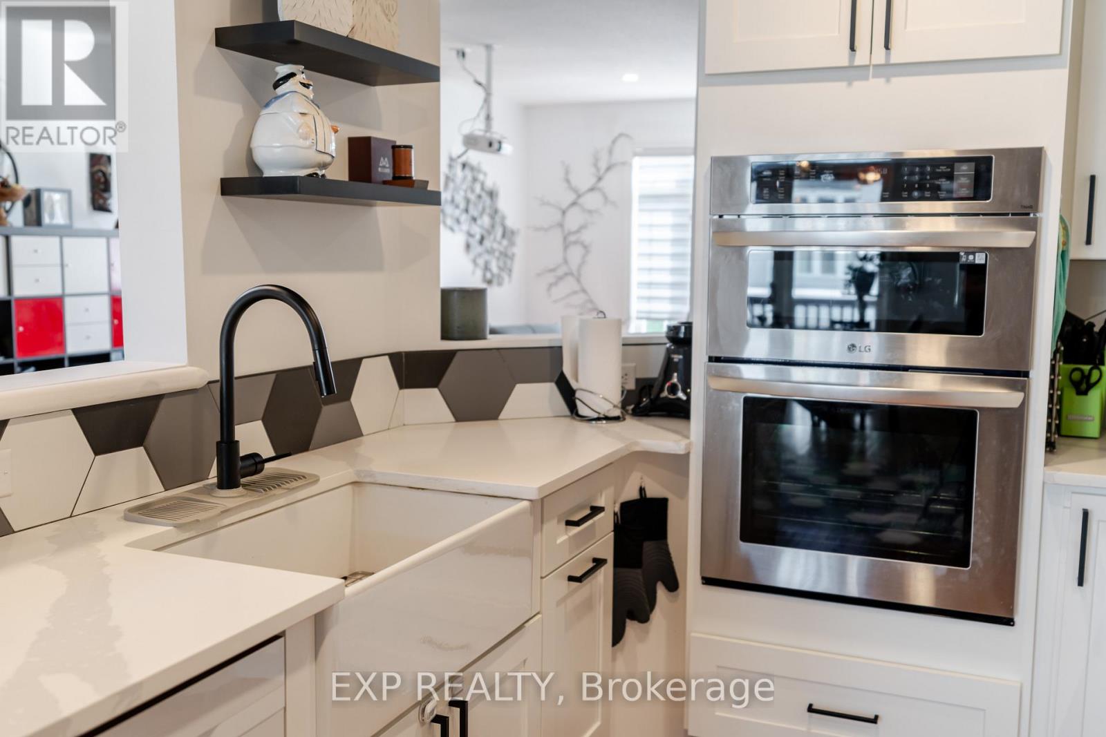 Photo 20 of 97 Castle Glen Crescent, Ottawa ON