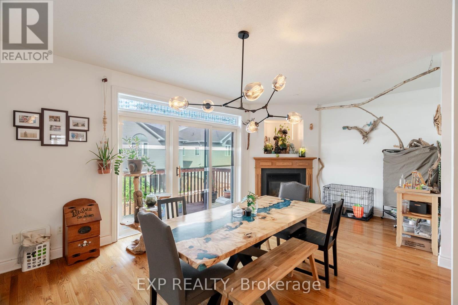 Photo 22 of 97 Castle Glen Crescent, Ottawa ON