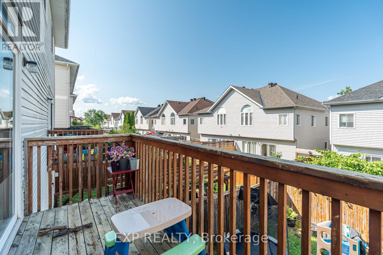 Photo 26 of 97 Castle Glen Crescent, Ottawa ON