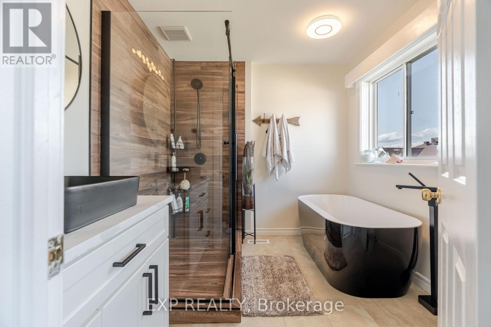 Photo 29 of 97 Castle Glen Crescent, Ottawa ON