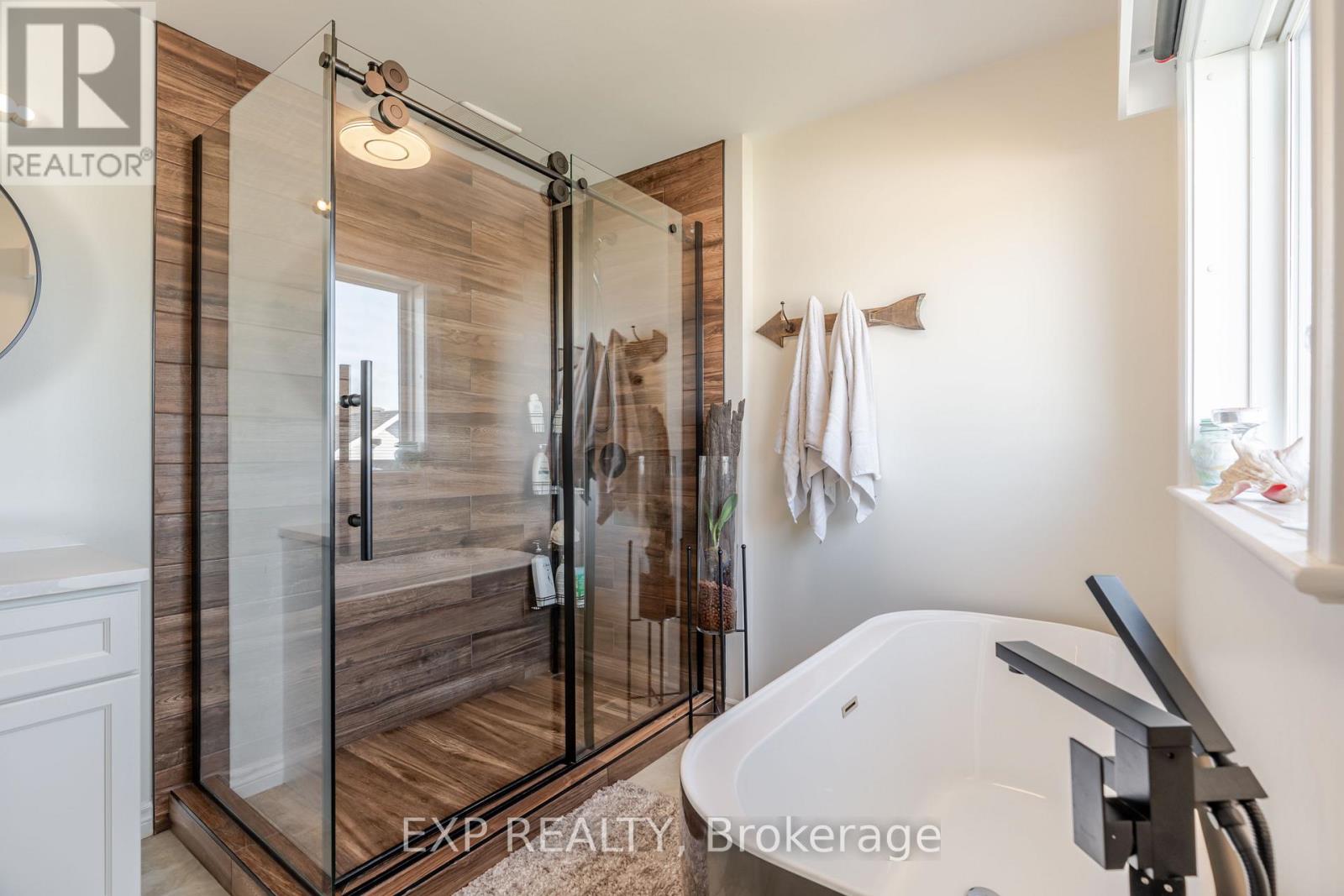 Photo 30 of 97 Castle Glen Crescent, Ottawa ON