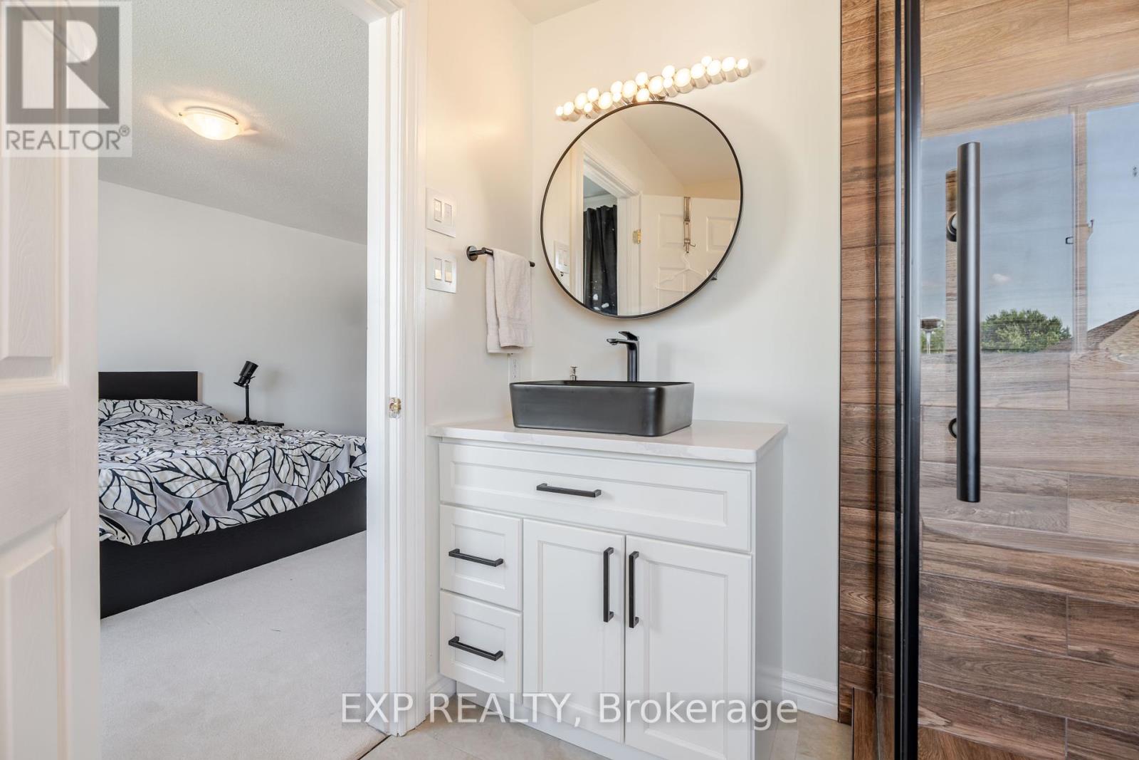 Photo 31 of 97 Castle Glen Crescent, Ottawa ON