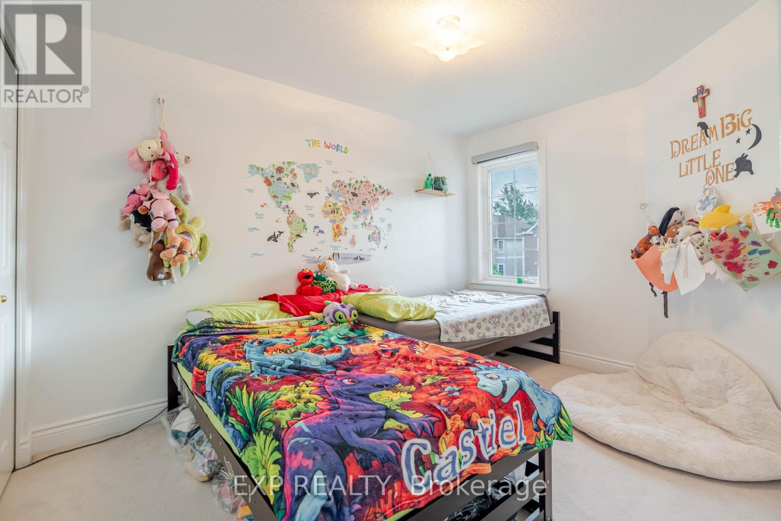 Photo 33 of 97 Castle Glen Crescent, Ottawa ON