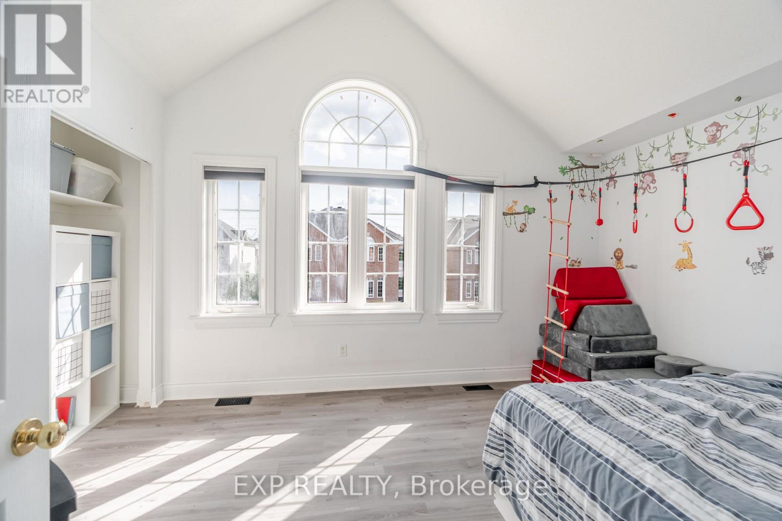 Photo 36 of 97 Castle Glen Crescent, Ottawa ON
