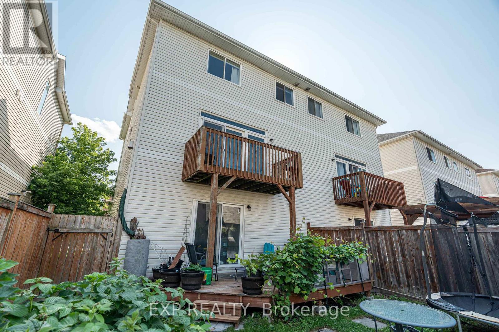 Photo 38 of 97 Castle Glen Crescent, Ottawa ON