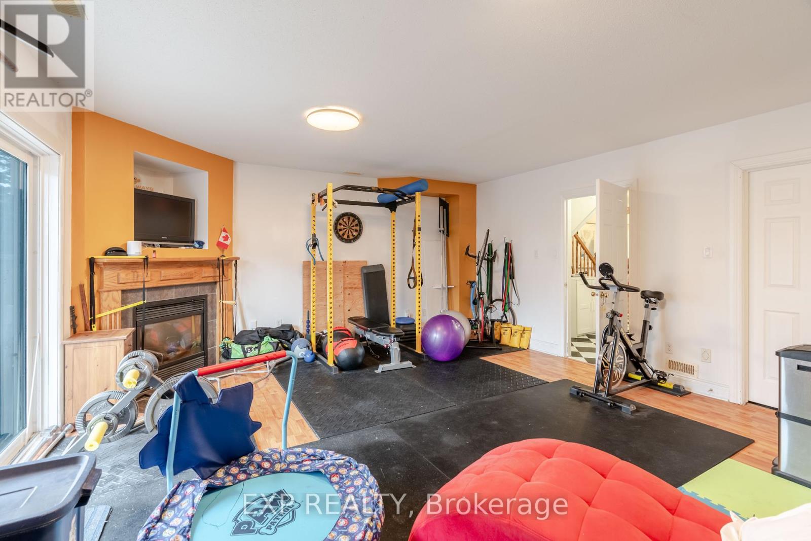 Photo 6 of 97 Castle Glen Crescent, Ottawa ON