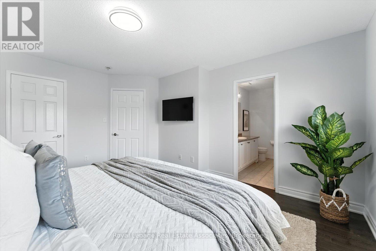 Photo 29 of 17 Holroyd Street, Ajax ON