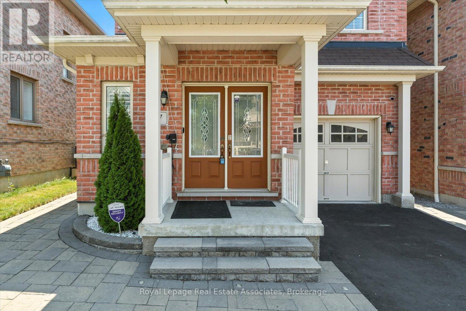 Photo 4 of 17 Holroyd Street, Ajax ON