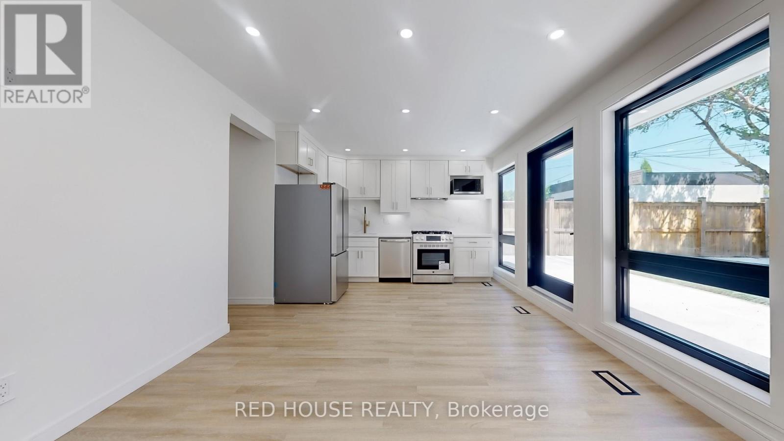Photo 6 of 1 63 Derwyn Road, Toronto ON