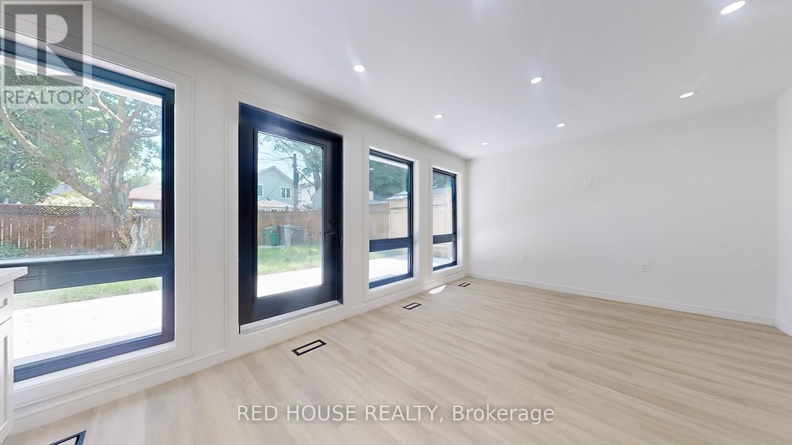 Photo 13 of 1 63 Derwyn Road, Toronto ON