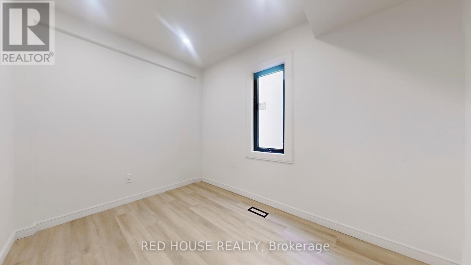 Photo 12 of 1 63 Derwyn Road, Toronto ON