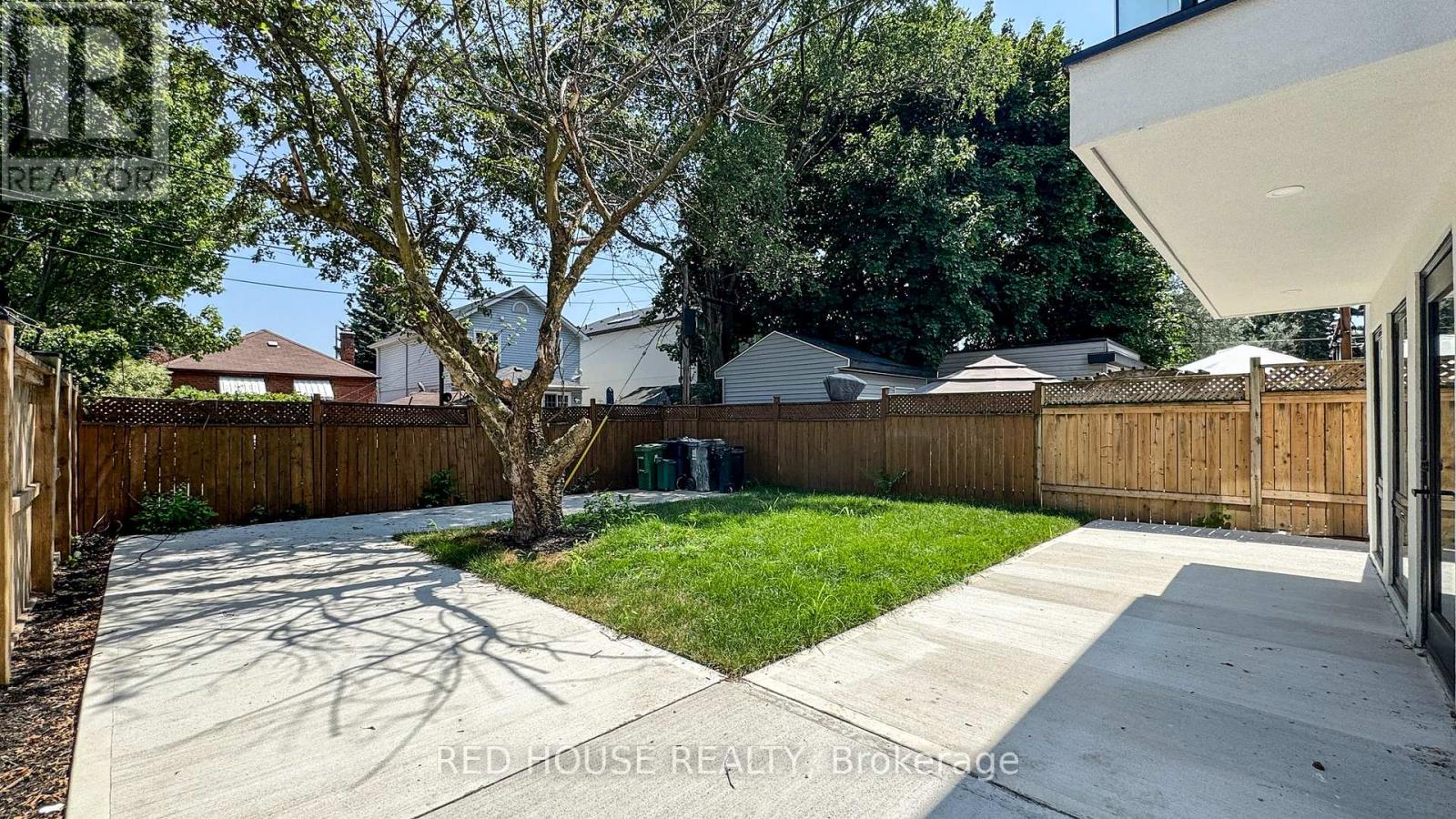 Photo 2 of 1 63 Derwyn Road, Toronto ON