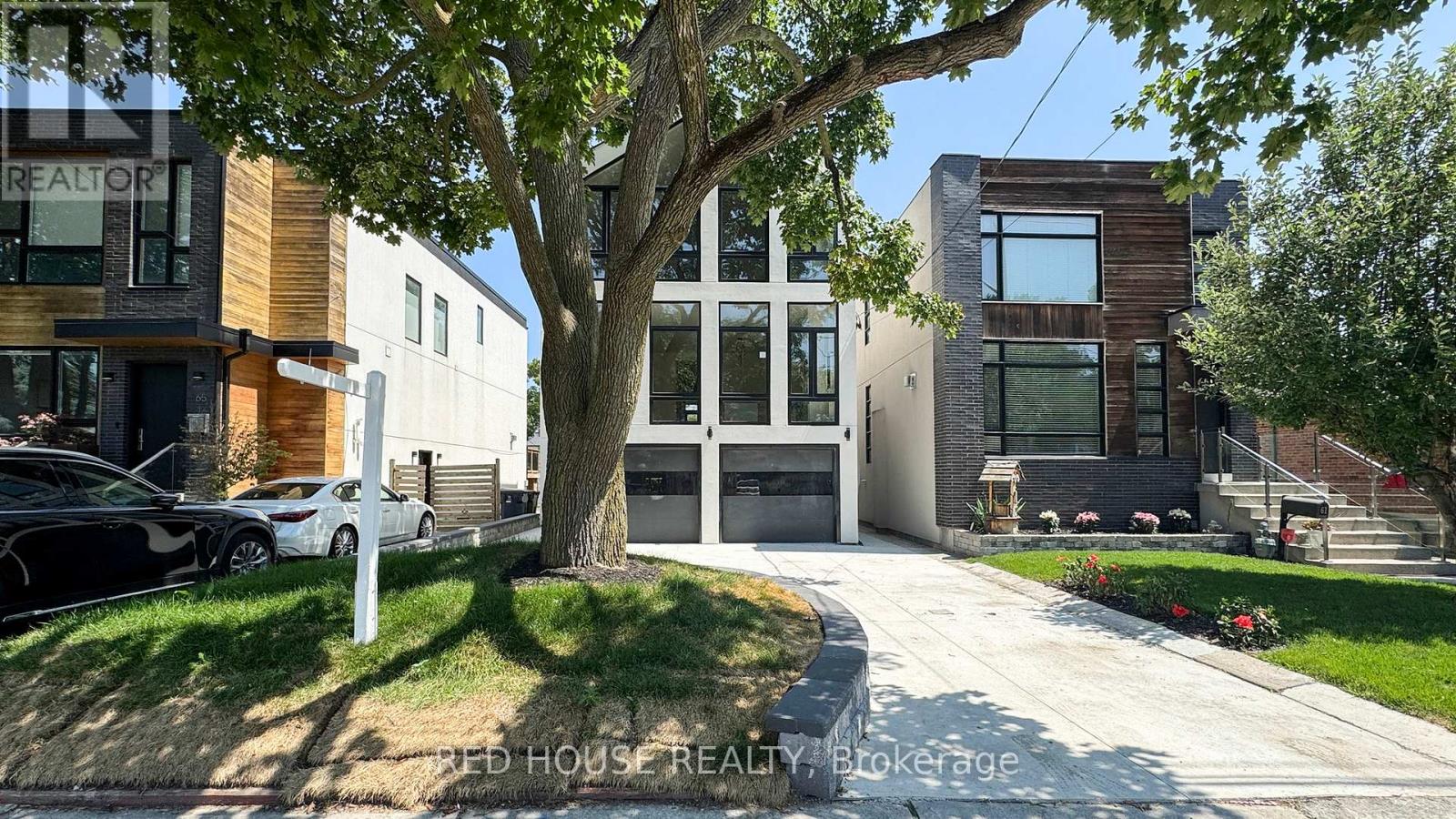 Photo 24 of 1 63 Derwyn Road, Toronto ON