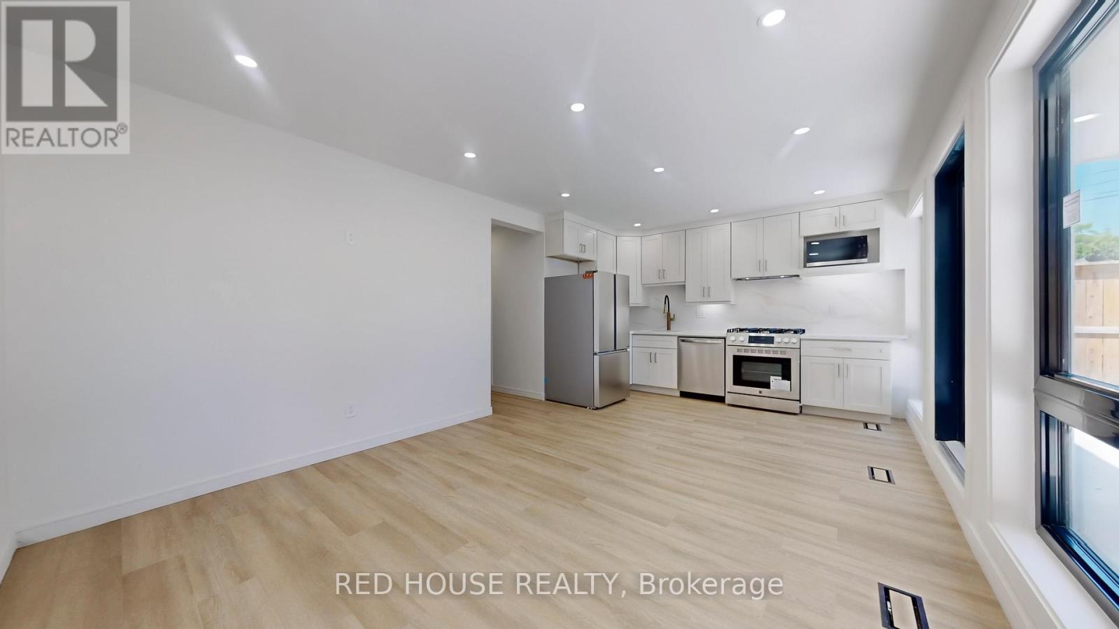 Photo 10 of 1 63 Derwyn Road, Toronto ON