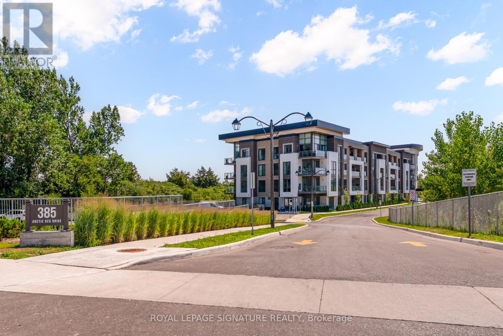 Photo 1 of 324 385 Arctic Red Drive, Oshawa ON