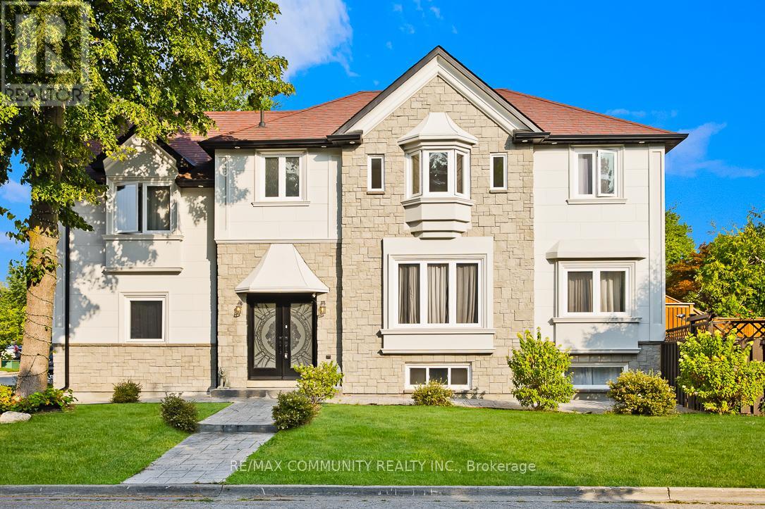 Photo 6 of 960 Mountcastle Crescent, Pickering ON