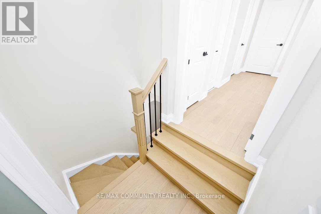 Photo 10 of 960 Mountcastle Crescent, Pickering ON