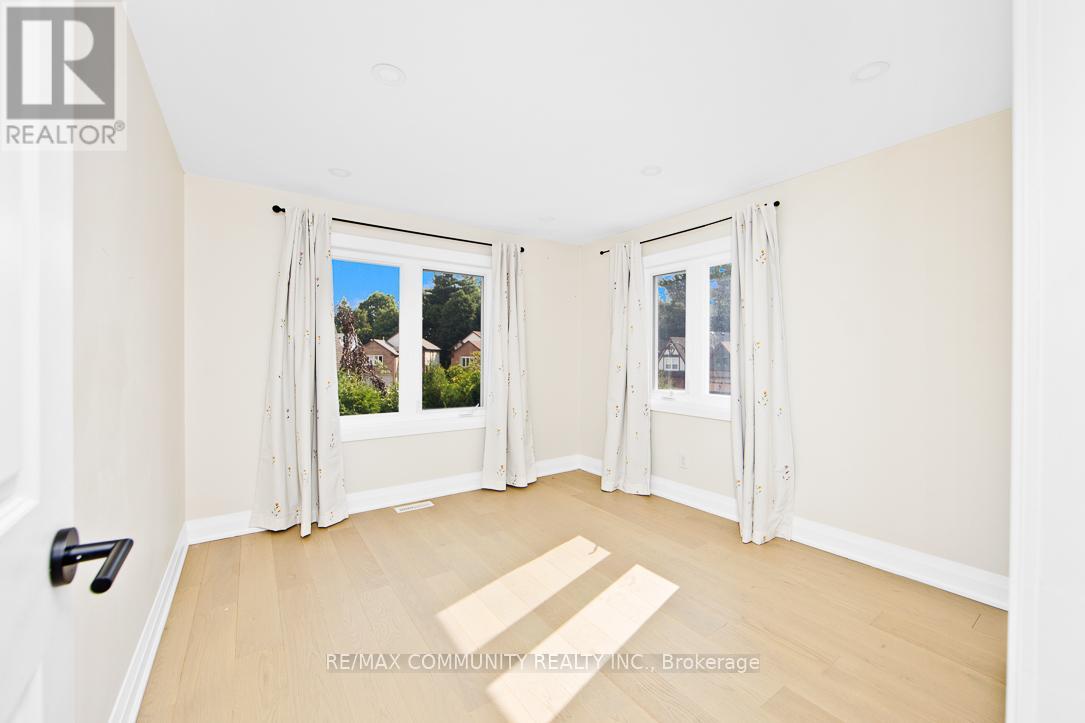 Photo 1 of 960 Mountcastle Crescent, Pickering ON