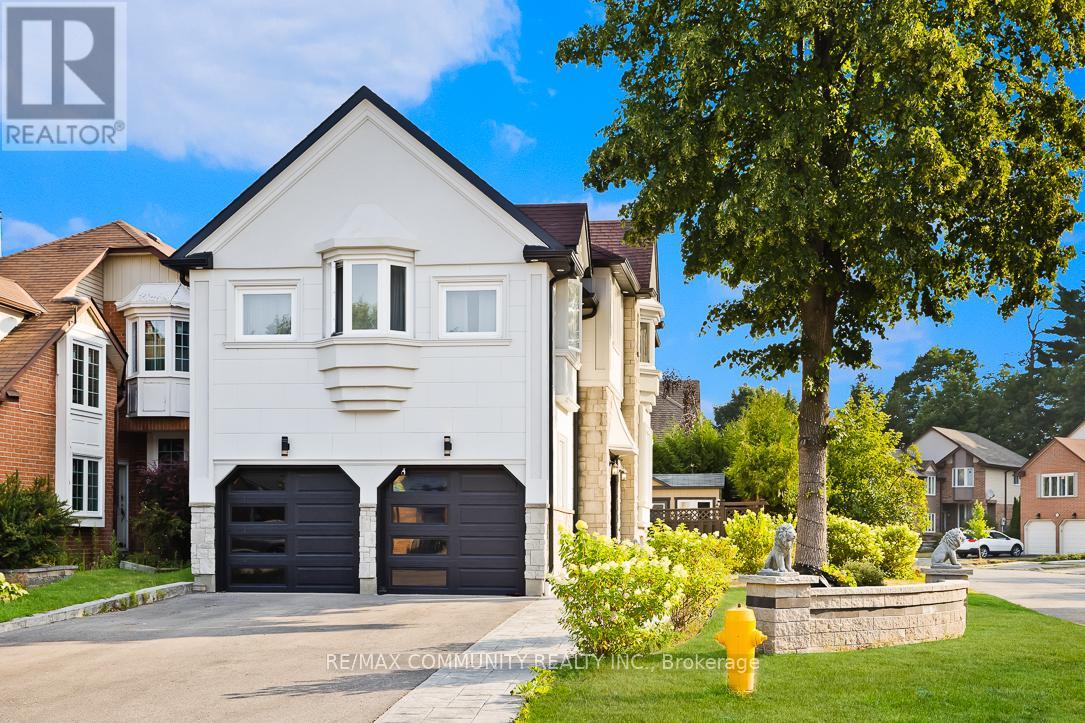Photo 19 of 960 Mountcastle Crescent, Pickering ON