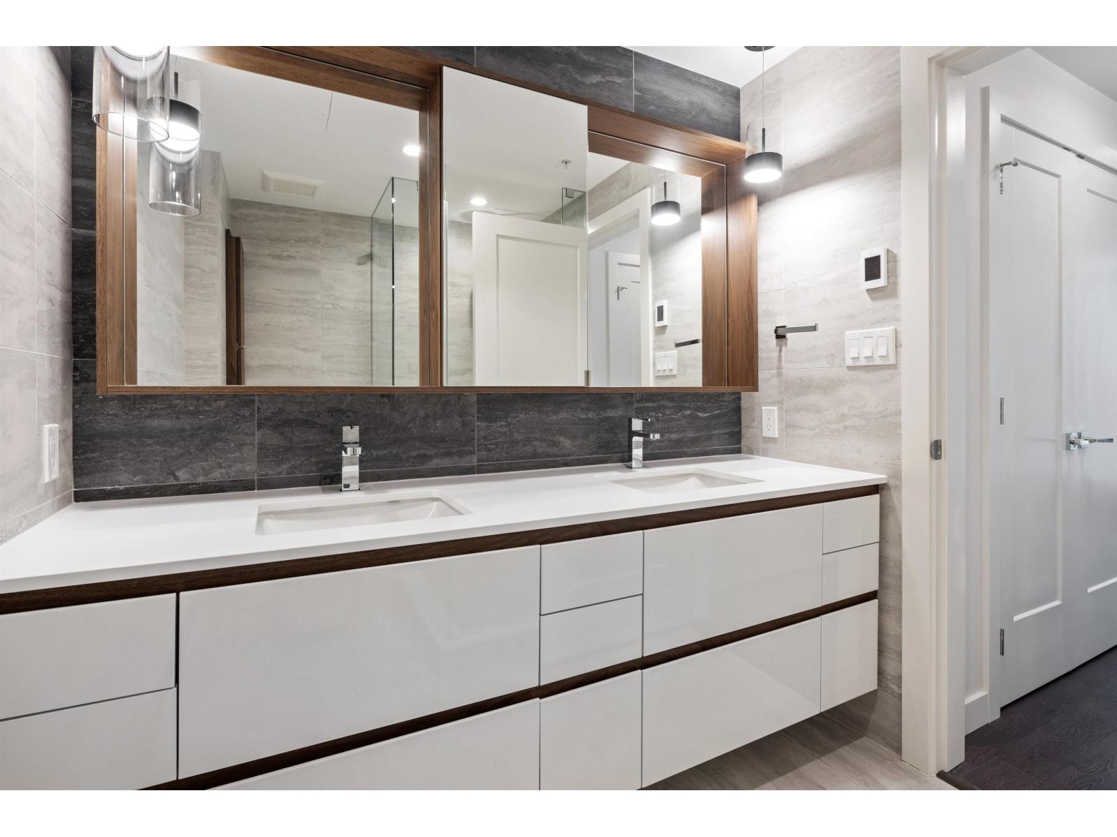 807 1526 FINLAY STREET, White Rock