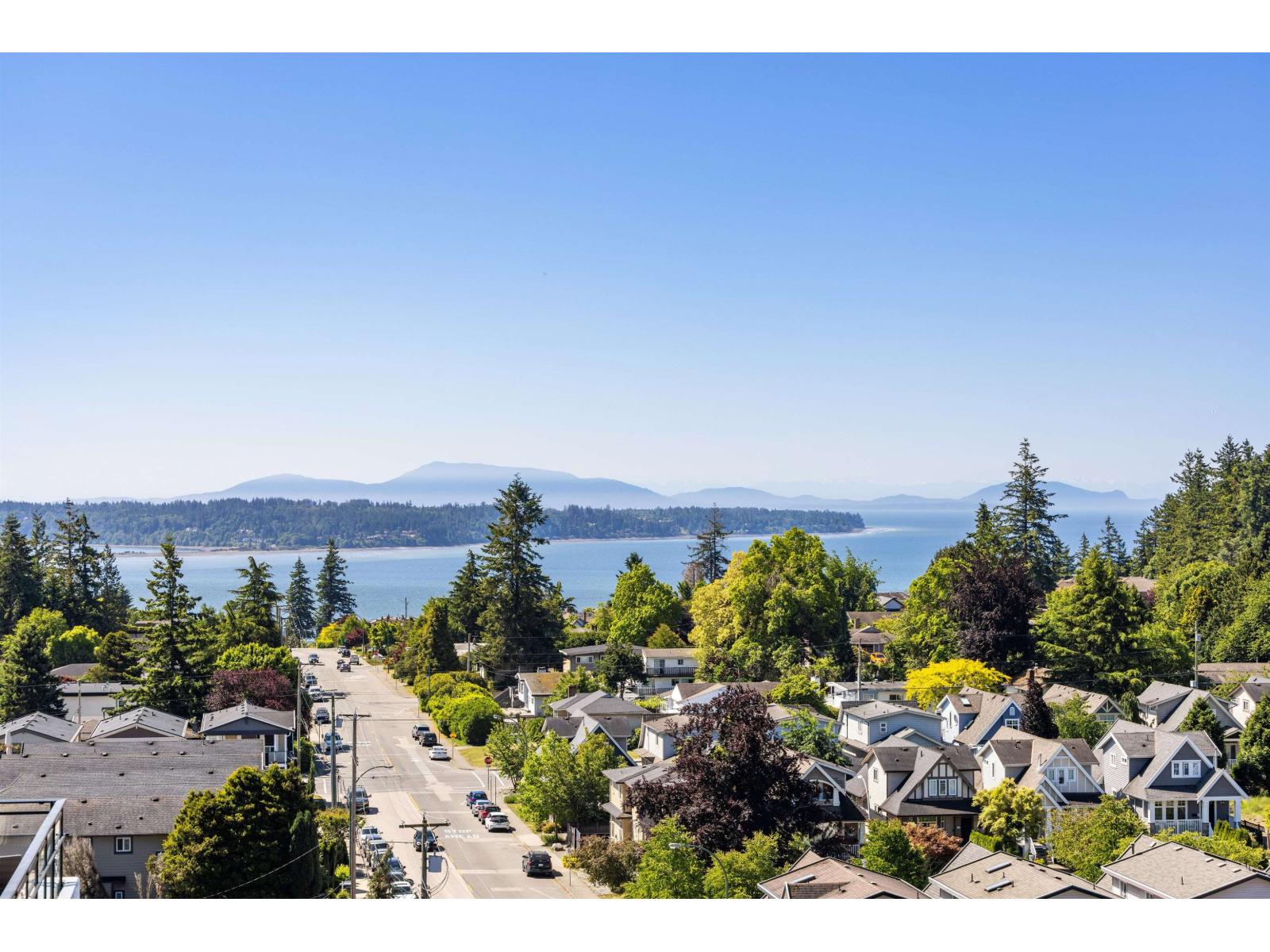807 1526 FINLAY STREET, White Rock