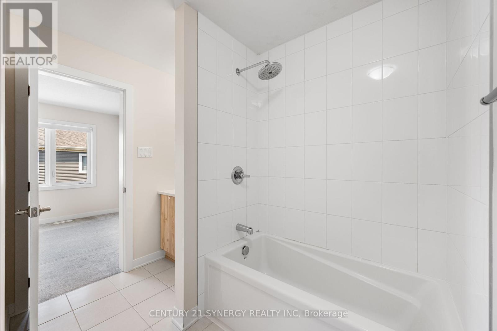 https://ddfcdn.realtor.ca/listing/TS638906885624900000/reb76/highres/3/x12208803_27.jpg