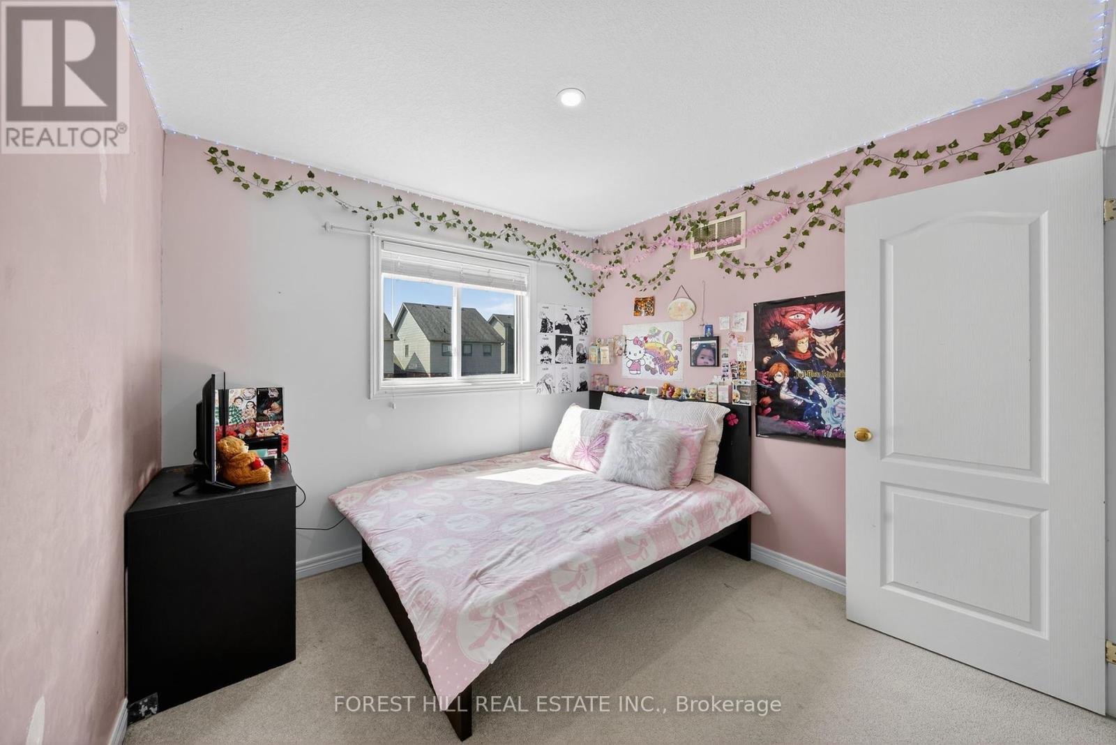 Photo 20 of 160 Banting Crescent, Essa ON