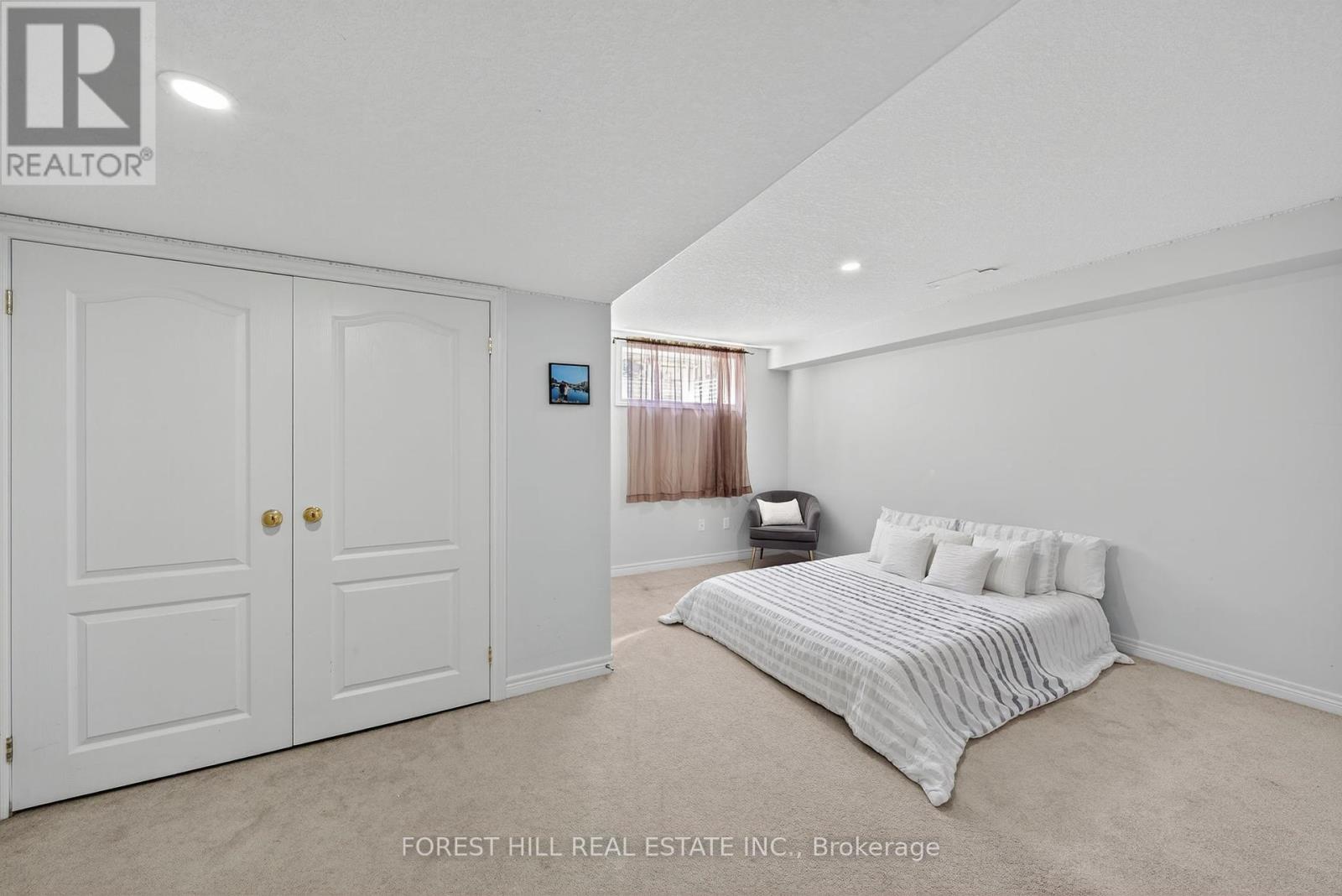 Photo 23 of 160 Banting Crescent, Essa ON