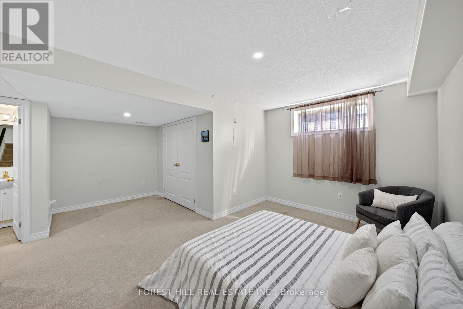 Photo 24 of 160 Banting Crescent, Essa ON