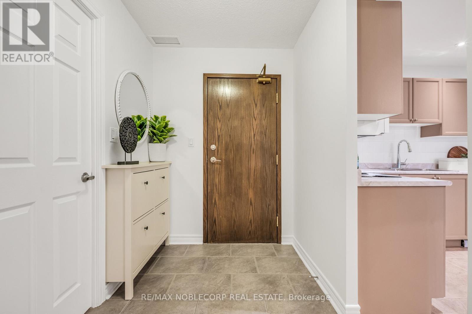 Photo 12 of 319 121 Woodbridge Avenue, Vaughan ON