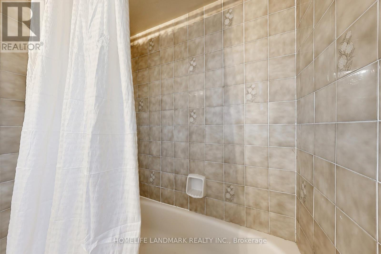Photo 6 of 15 Hollingham Road, Markham ON