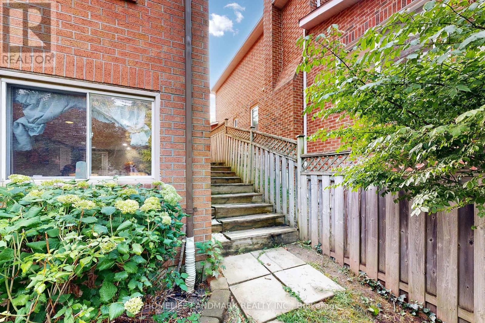 Photo 19 of 15 Hollingham Road, Markham ON