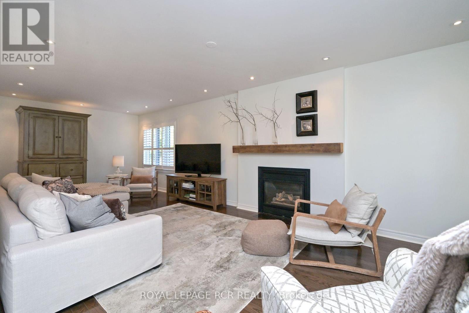 Photo 15 of 908 Schaeffer Outlook, Newmarket ON
