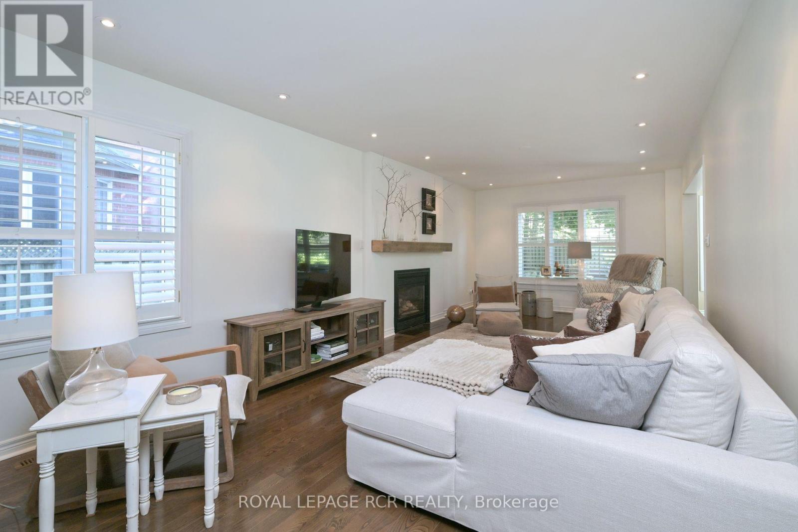Photo 17 of 908 Schaeffer Outlook, Newmarket ON