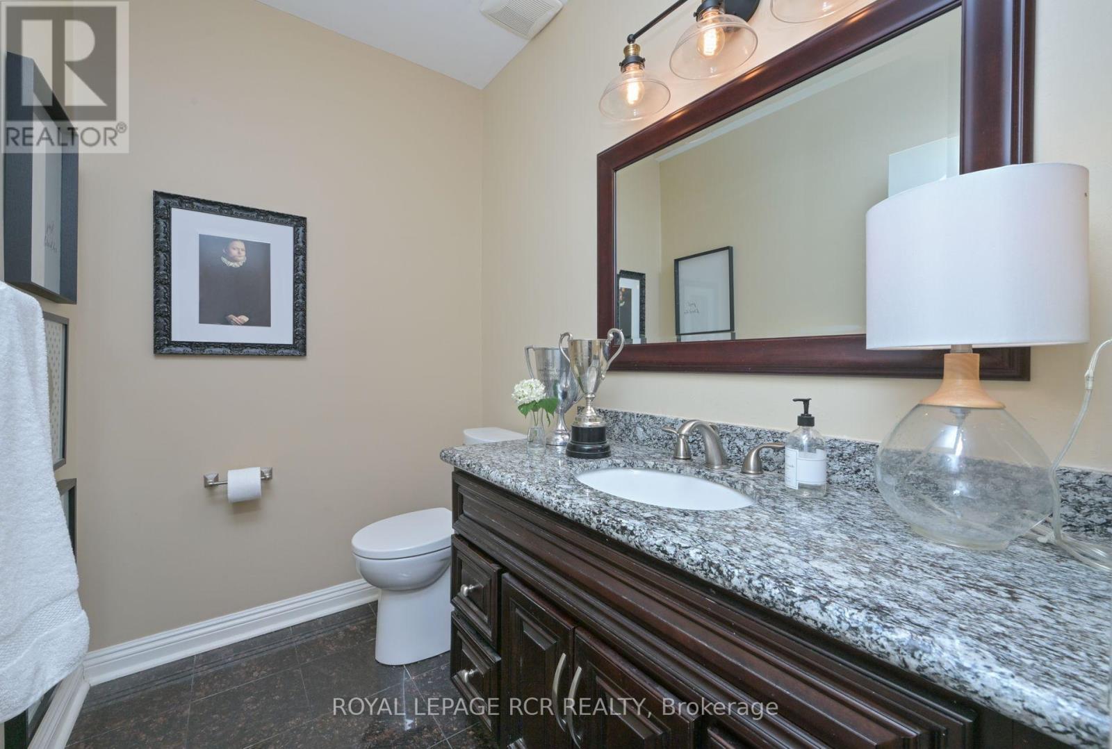 Photo 18 of 908 Schaeffer Outlook, Newmarket ON