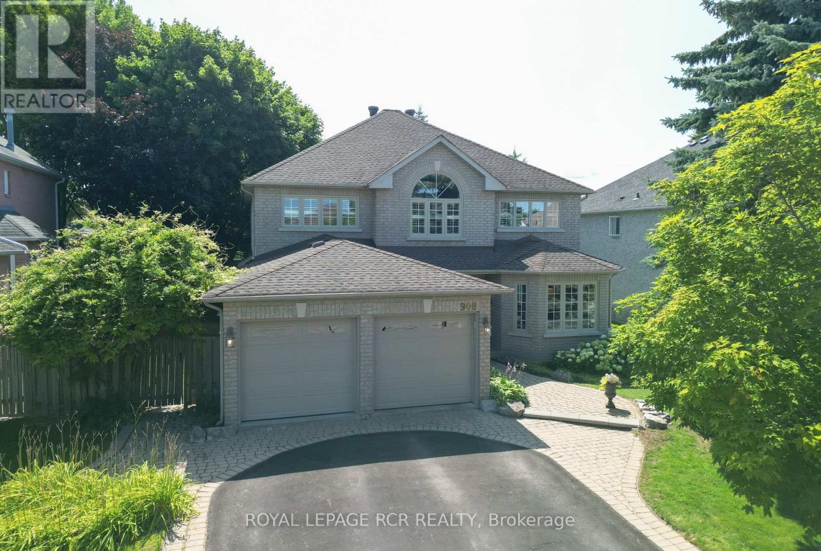 Photo 2 of 908 Schaeffer Outlook, Newmarket ON
