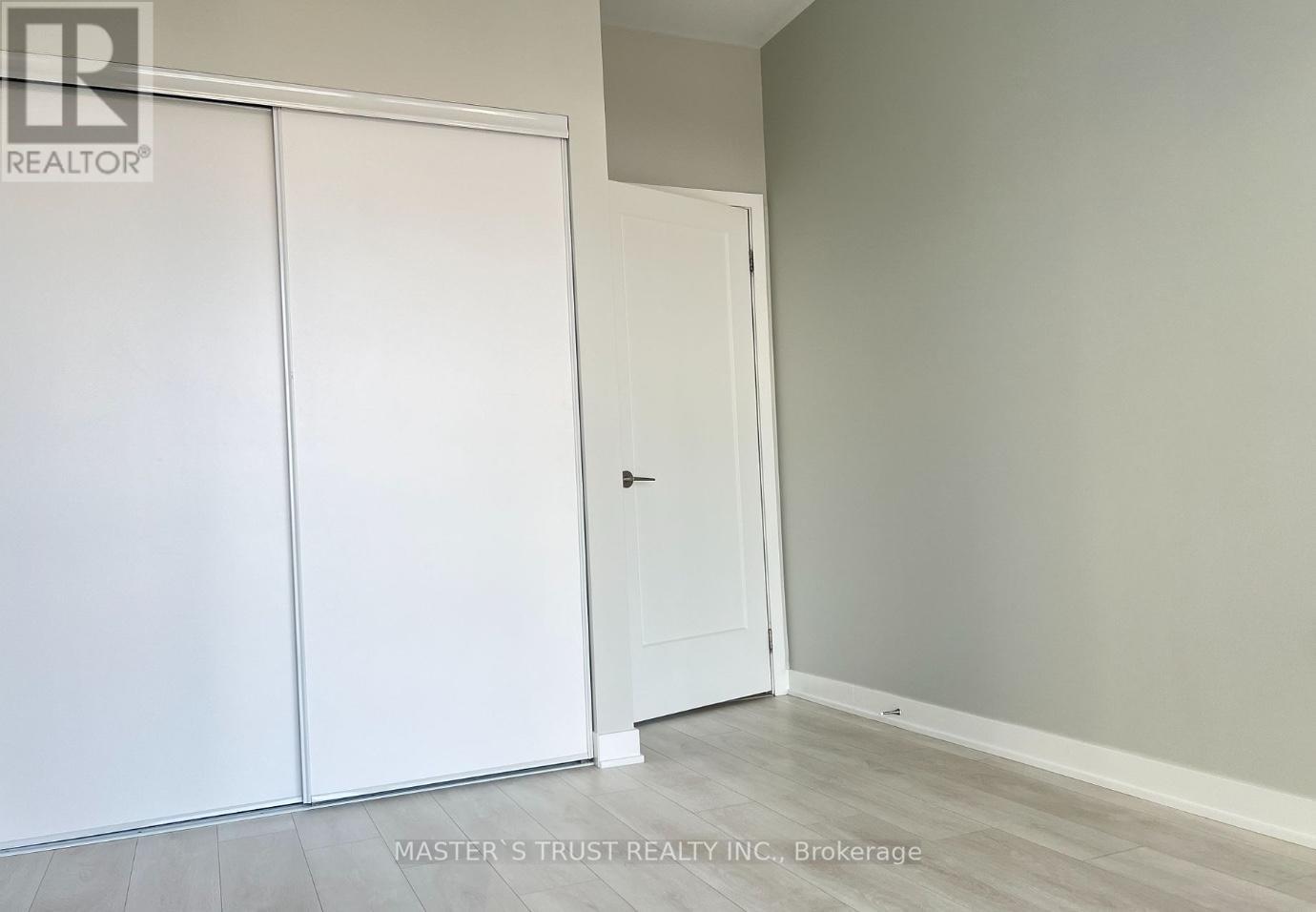 Photo 3 of 1907 95 Oneida Crescent, Richmond Hill ON