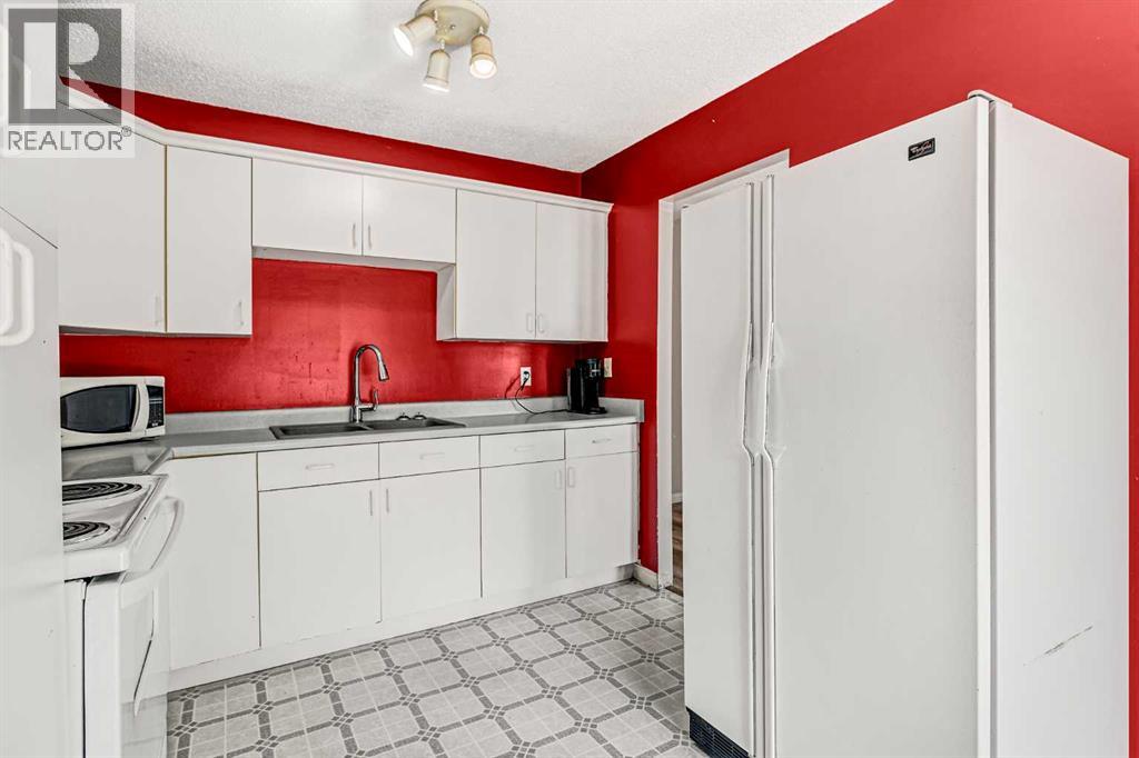 Single Family House Bi-level for Sale in  A Street Mountview Grande Prairie 