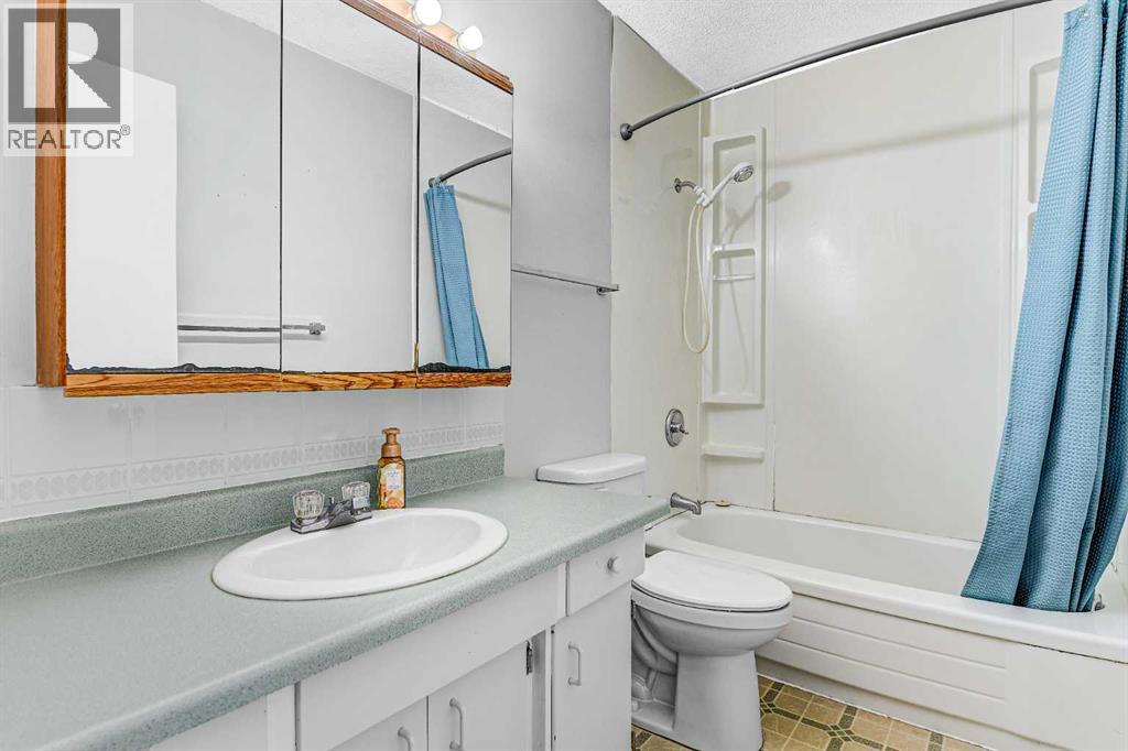 Single Family House Bi-level for Sale in  A Street Mountview Grande Prairie 