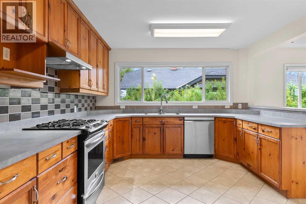 Photo 14 of 1831 18 A Street Sw, Calgary AB