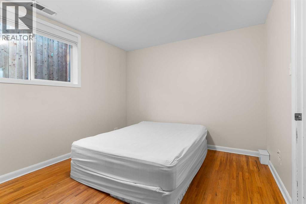 Photo 3 of 1831 18 A Street Sw, Calgary AB