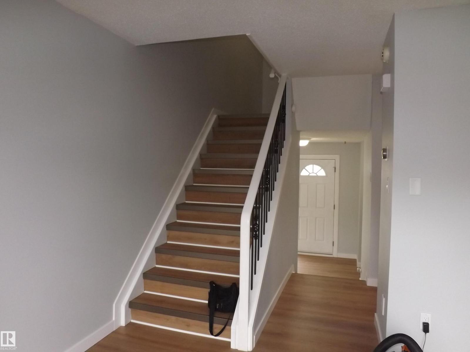 Photo 8 of 244 Callingwood Pl Nw Nw, Edmonton AB