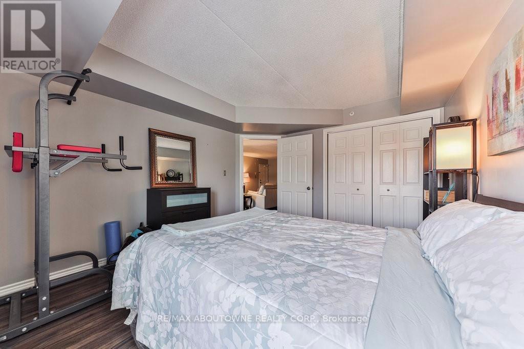 Photo 10 of 207 1421 Walkers Line, Burlington ON