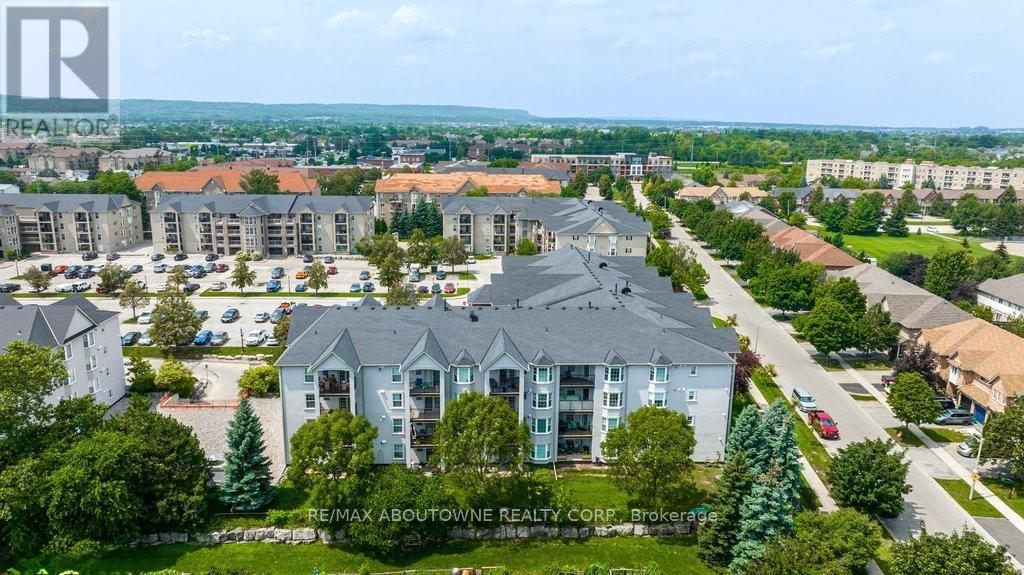 Photo 9 of 207 1421 Walkers Line, Burlington ON