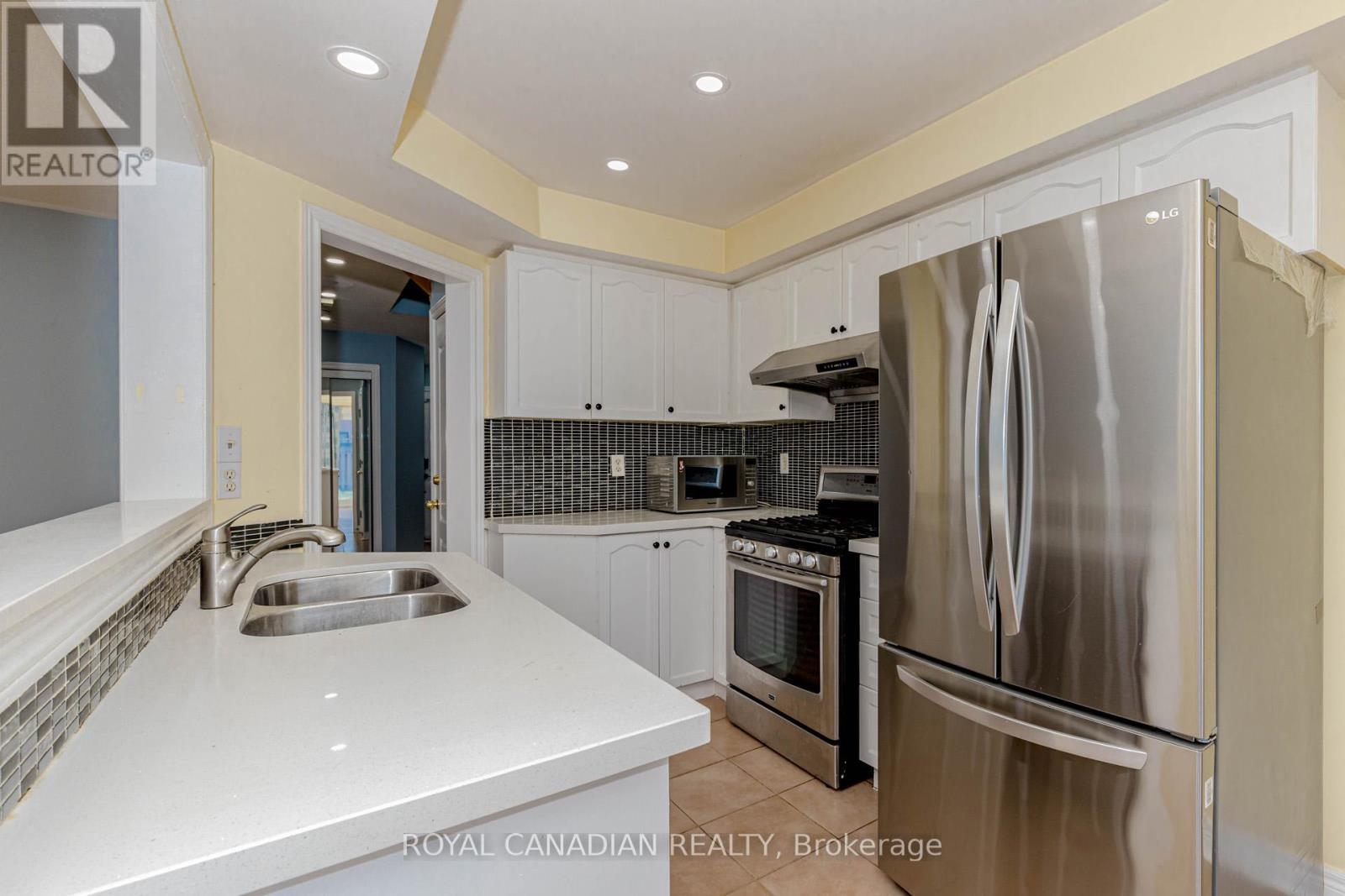 Photo 46 of Upper 3886 Manatee Way, Mississauga ON
