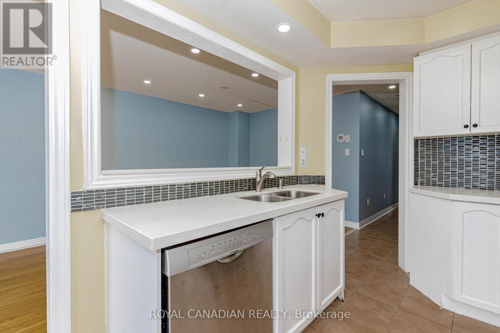 Photo 34 of Upper 3886 Manatee Way, Mississauga ON