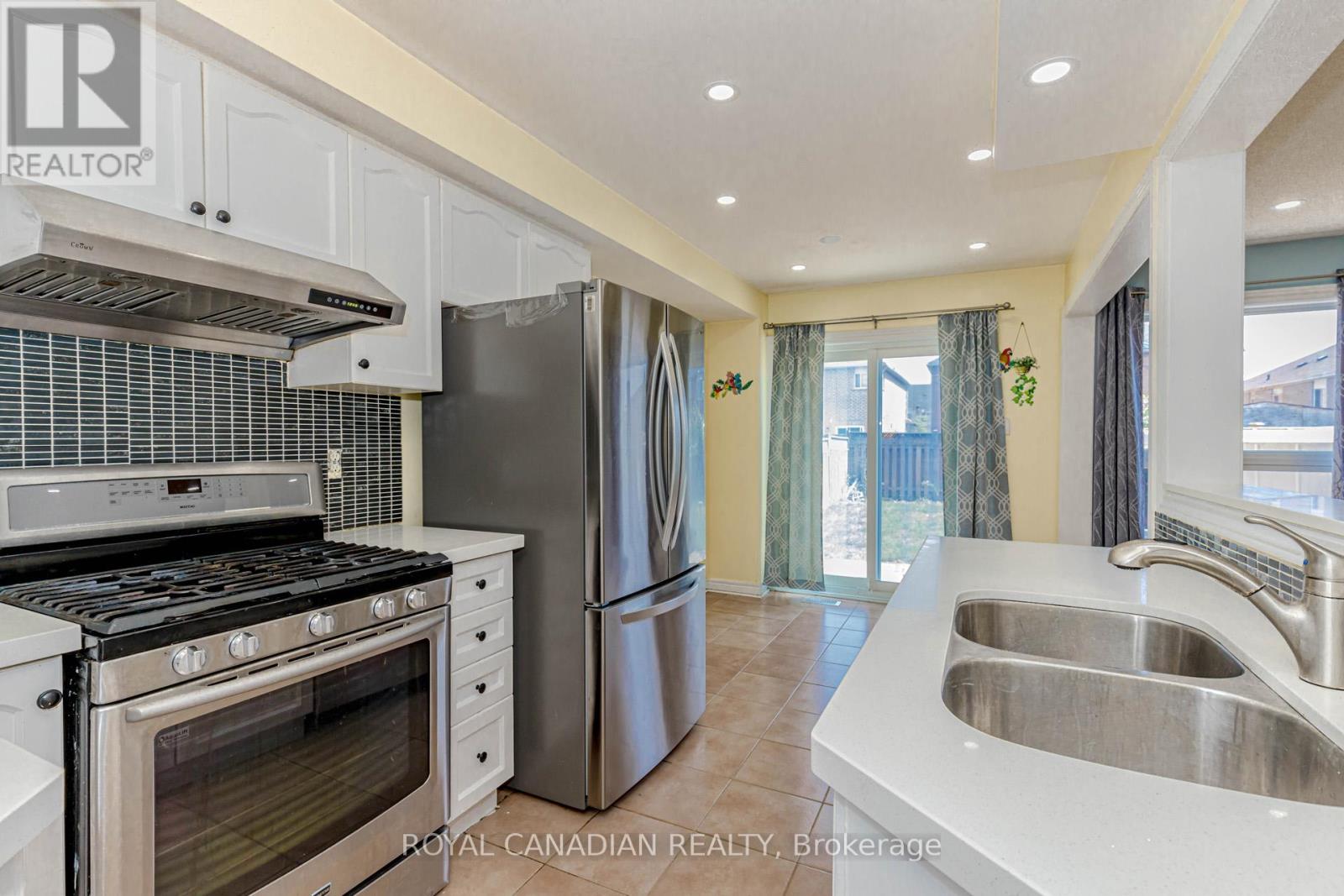 Photo 39 of Upper 3886 Manatee Way, Mississauga ON