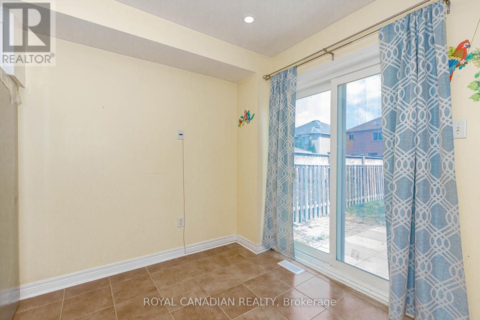 Photo 21 of Upper 3886 Manatee Way, Mississauga ON