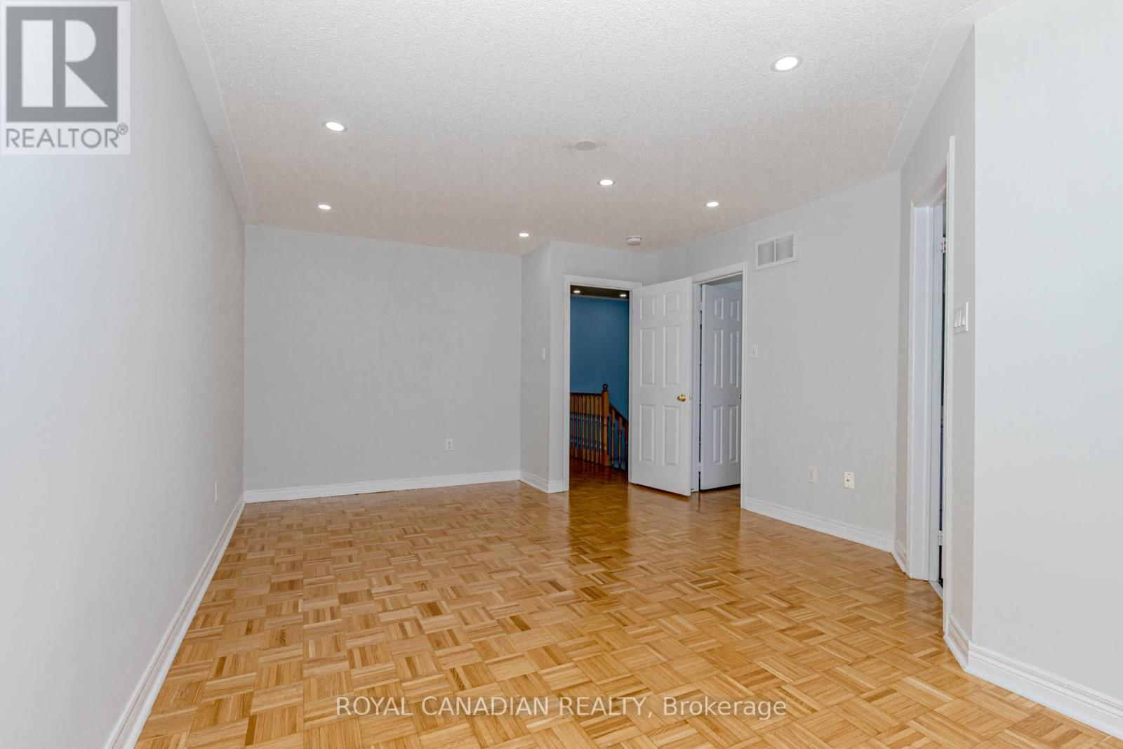 Photo 8 of Upper 3886 Manatee Way, Mississauga ON