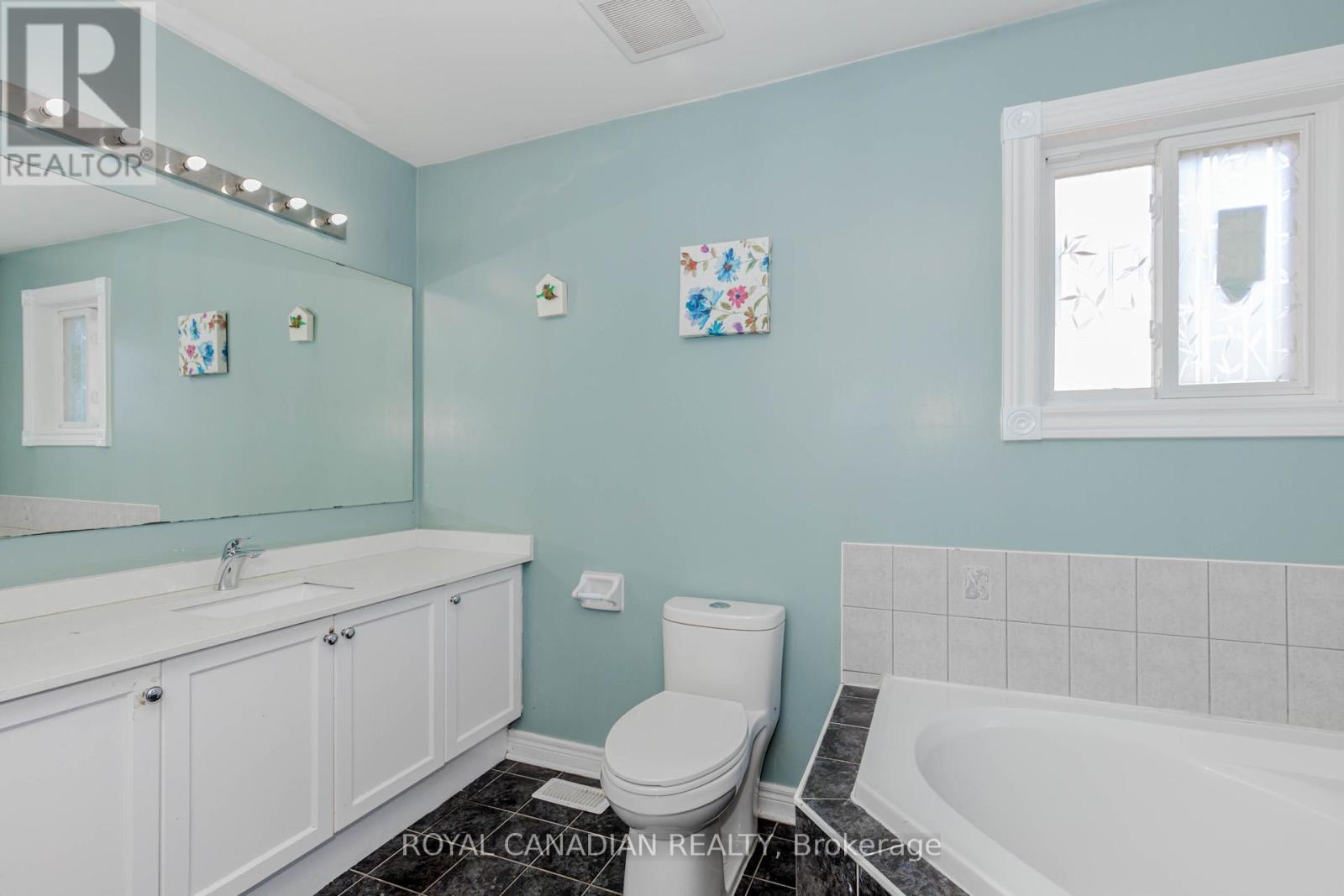 Photo 35 of Upper 3886 Manatee Way, Mississauga ON